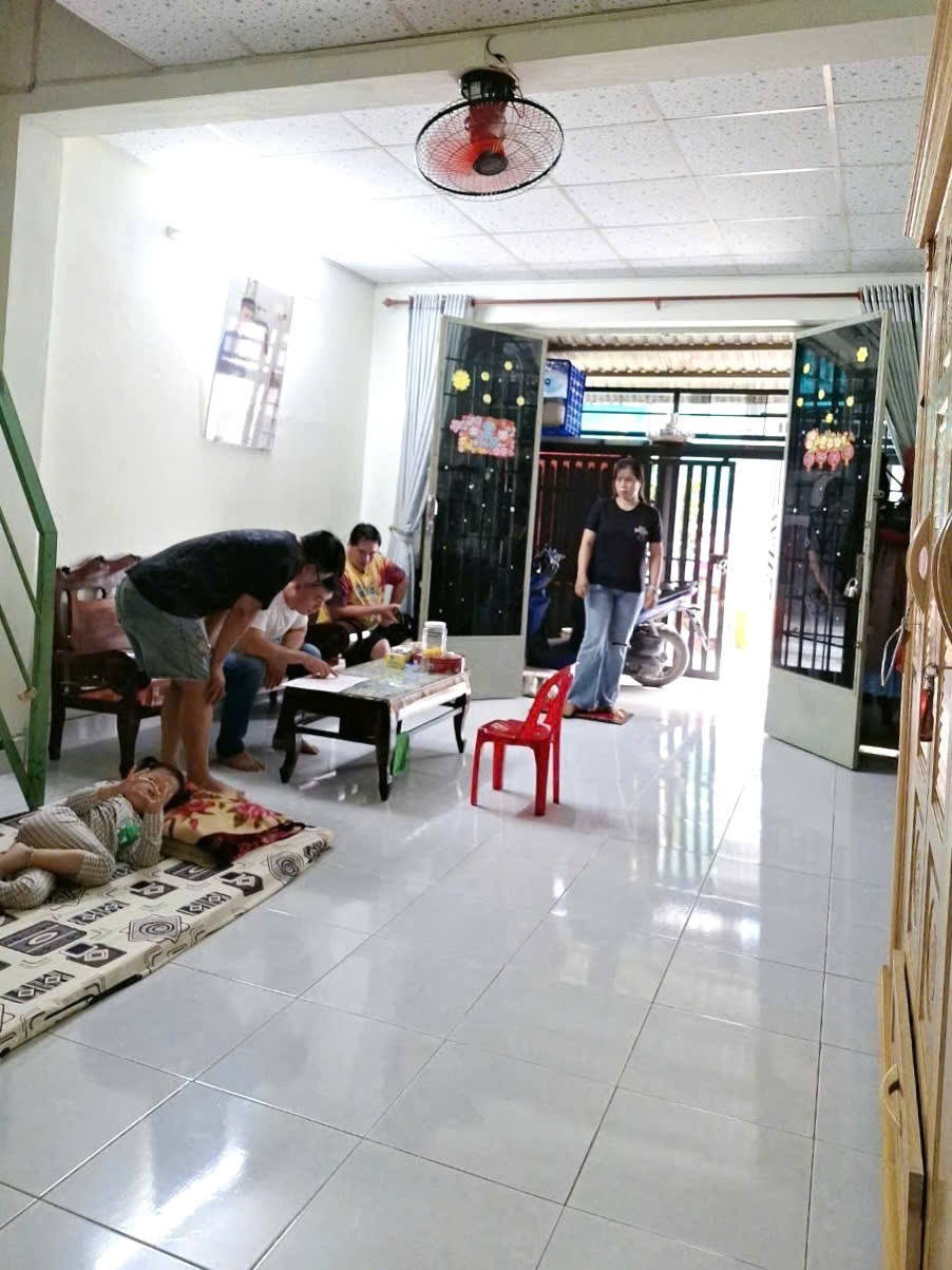 Nhà rẻ Quận 9, hẻm Xe Hơi, Diện tích 50m2, 2 tầng kiên cố, ở ngay chỉ 2.2 ty 4