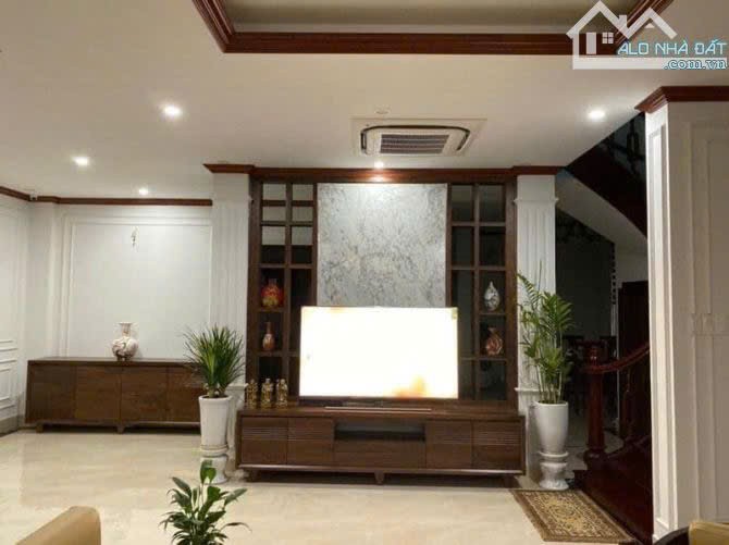 Cần bán Nhà mặt tiền đường Cầu Giấy, Phường Quan Hoa, Diện tích 130m², Giá 30 Tỷ 2