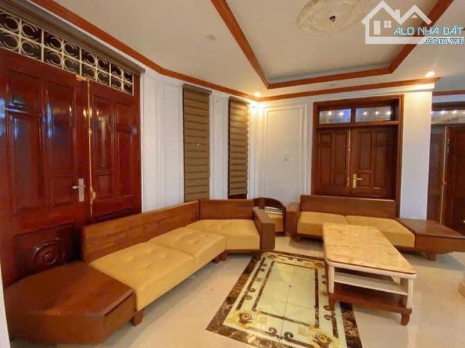 Cần bán Nhà mặt tiền đường Cầu Giấy, Phường Quan Hoa, Diện tích 130m², Giá 30 Tỷ 3