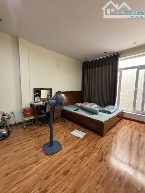 Cần bán Nhà mặt tiền đường Cầu Giấy, Phường Quan Hoa, Diện tích 130m², Giá 30 Tỷ 5