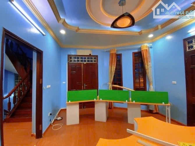 Cần bán Nhà mặt tiền đường Cầu Giấy, Phường Quan Hoa, Diện tích 130m², Giá 30 Tỷ 7