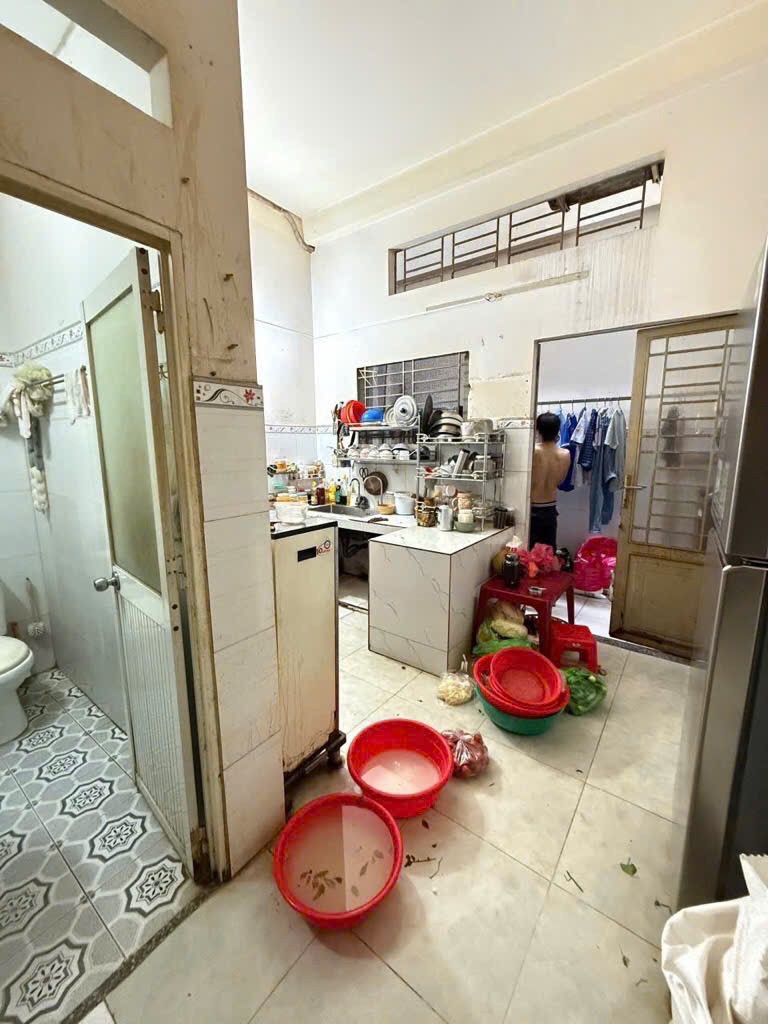 Bán nhà mặt tiền Tô Hiệu-ngang 4m-8PN-sổ vuông-khu dân trí-giá tốt 4