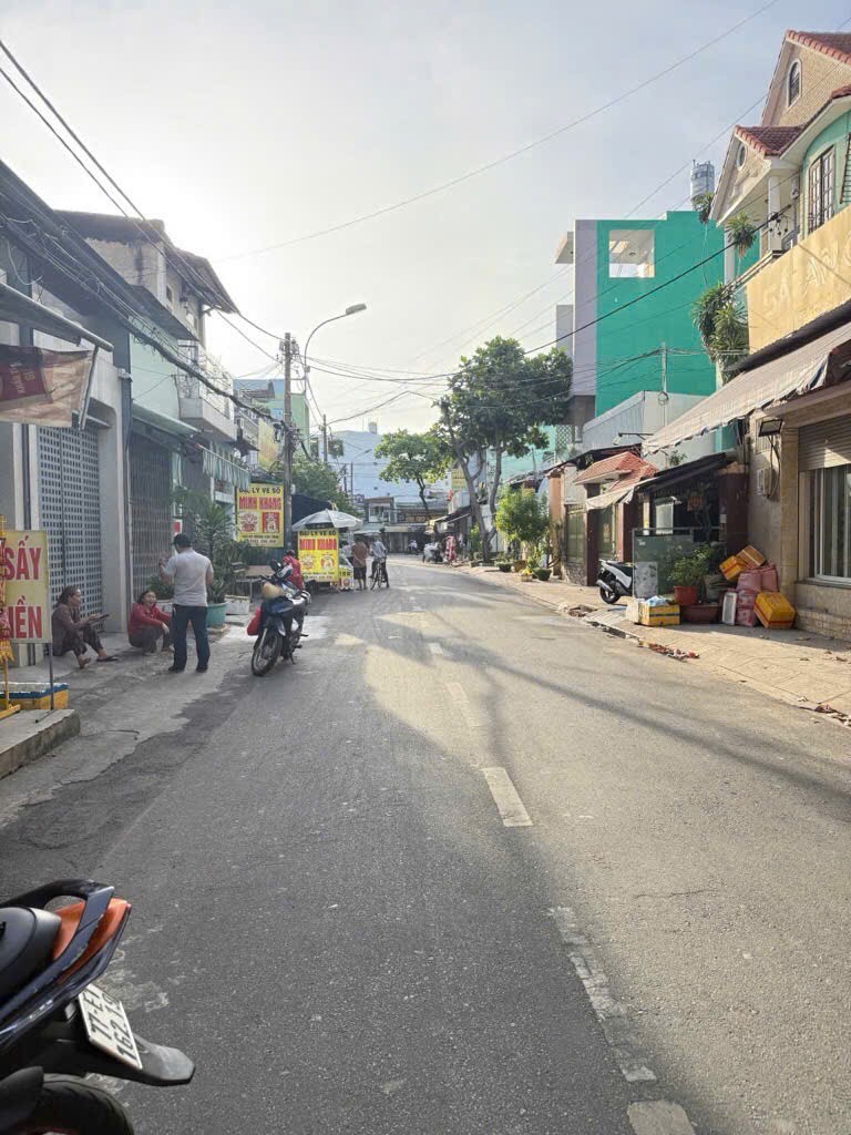 Bán nhà mặt tiền Tô Hiệu-ngang 4m-8PN-sổ vuông-khu dân trí-giá tốt