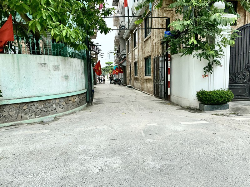Cần bán 60,7m2 nhà 3 tầng ngõ 390 Nguyễn Văn Cừ. Cách 30m ra ô tô đỗ, đang cho thuê 12tr/tháng 3