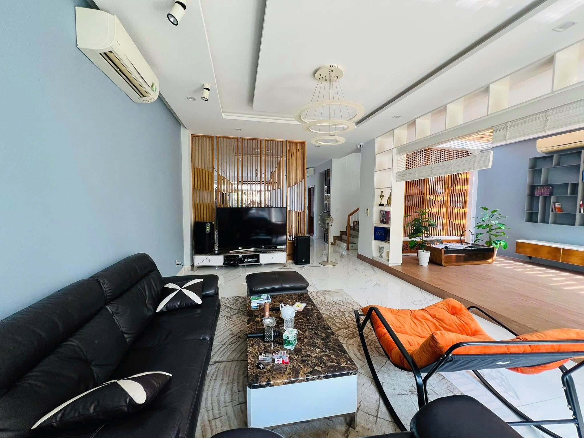 Cần bán Biệt thự Phường Phú Hữu, Quận 9, Diện tích 160m², Giá 21 Tỷ 6
