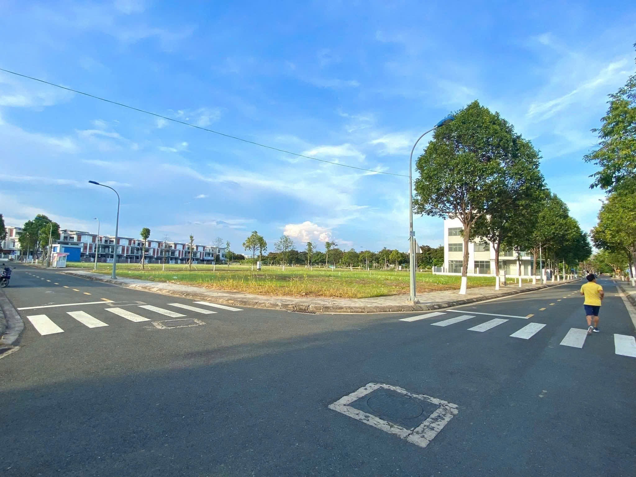 Cần bán Đất Phường Trường Thạnh, Quận 9, Diện tích 215m², Giá 15.3 Tỷ
