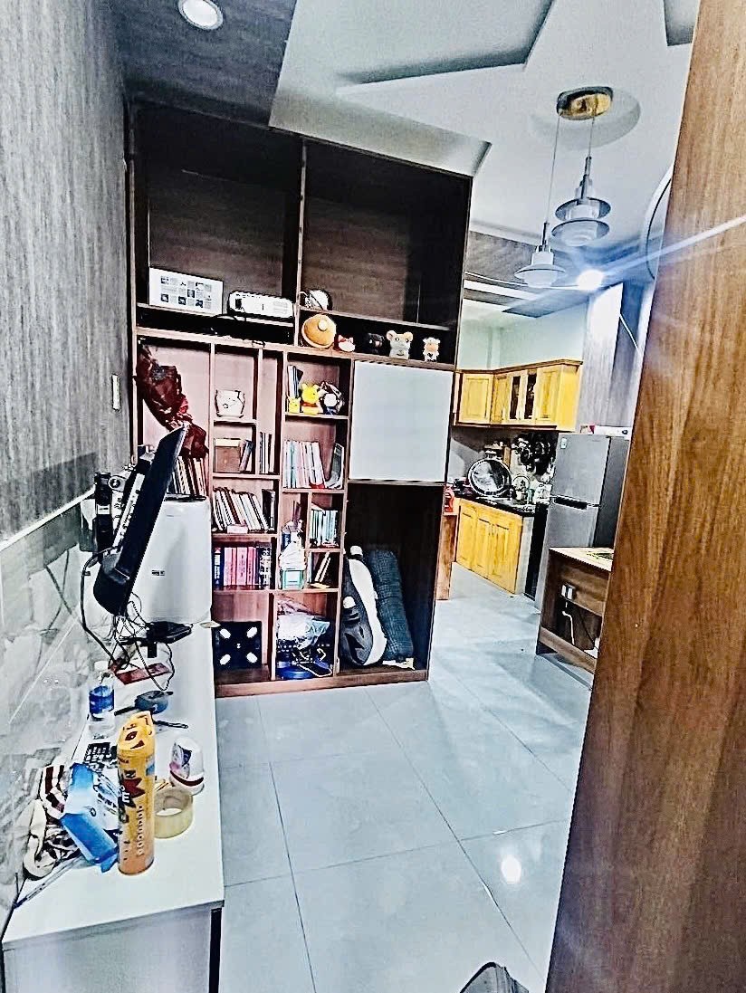 Nhà 2 Tầng Kiêng cố, Long Trường Quận 9, DTSd 68m2, Sổ hồng Riêng, chỉ 2.25ty 3