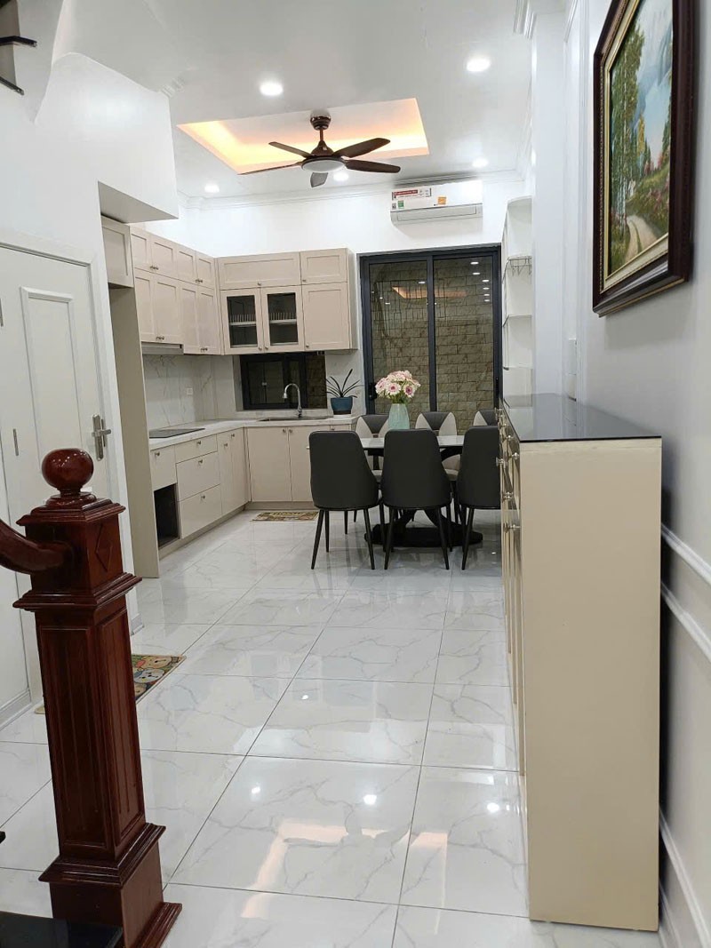 Cần bán 46m2 nhà 4 tầng ngõ 447 Ngọc Lâm. Đường ô tô tránh, có vỉa hè 8