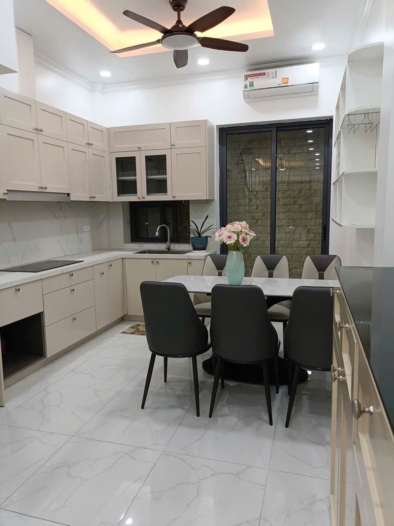Cần bán 46m2 nhà 4 tầng ngõ 447 Ngọc Lâm. Đường ô tô tránh, có vỉa hè 10