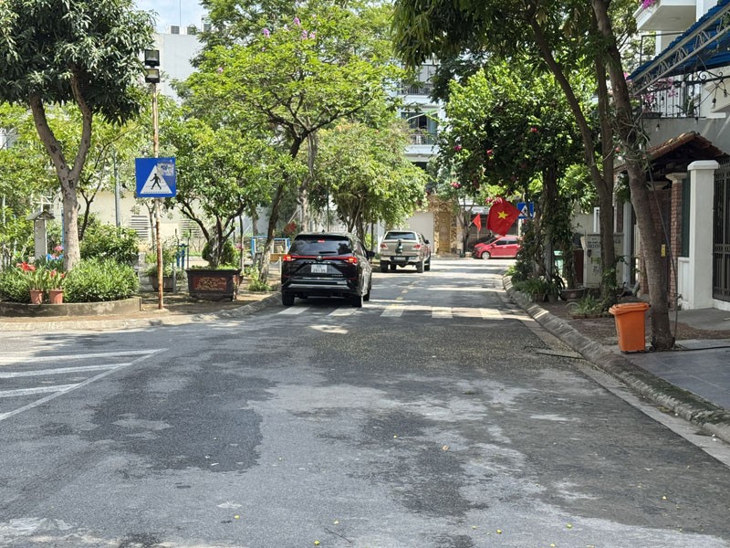 [Giang Biên Bán Nhà Cấp 4] 72,67m2 mặt tiền đẹp, đường 13,5m: Cạnh Vườn Hoa, Trường, Chợ!