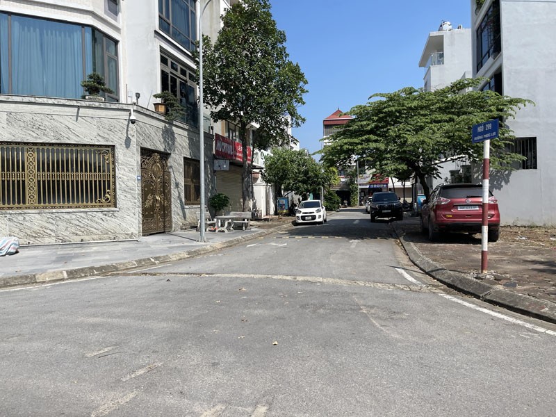 Cần bán 90m2 nhà 6 tầng, thang máy, thiết kế kinh doanh, gần phố Nông Vụ, Phúc Lợi. Đường rộng 13m 4