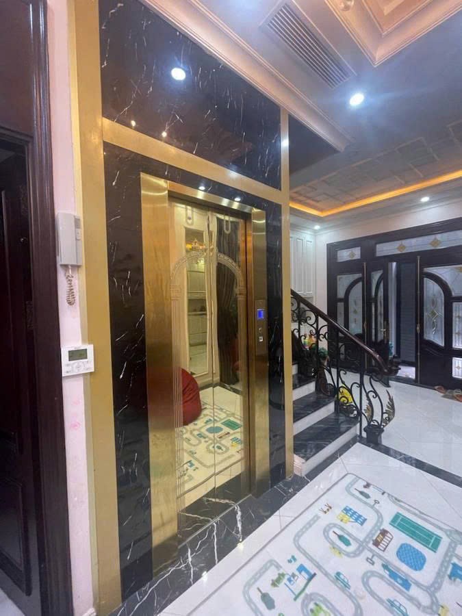 NHÀ ĐẸP NHƯ BIỆT THỰ- KHU CÁN BỘ CA CẤP- THANG MÁY NHẬP KHẨU Giải Phóng 57m2 X 5 Tầng ,Mặt Tiền 4