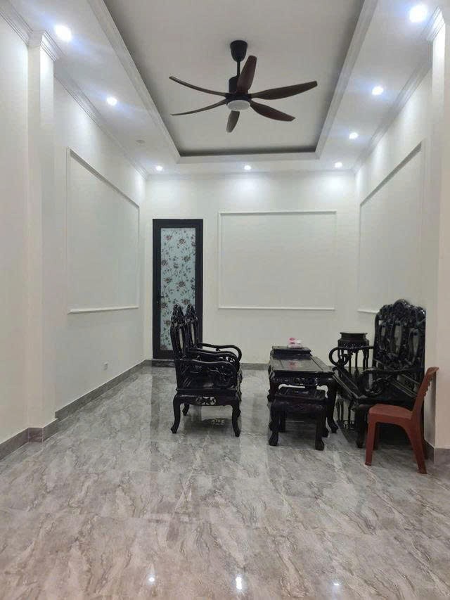 NHÀ MỚI MẶT NGÕ THÔNG Ô TÔ QUA Phố Nguyễn Văn Cừ Cừ 72m2,4 tầng 13.5 tỷ Long Biên. 3