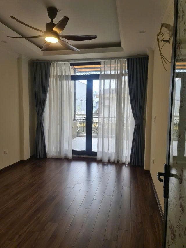 NHÀ MỚI MẶT NGÕ THÔNG Ô TÔ QUA Phố Nguyễn Văn Cừ Cừ 72m2,4 tầng 13.5 tỷ Long Biên. 2