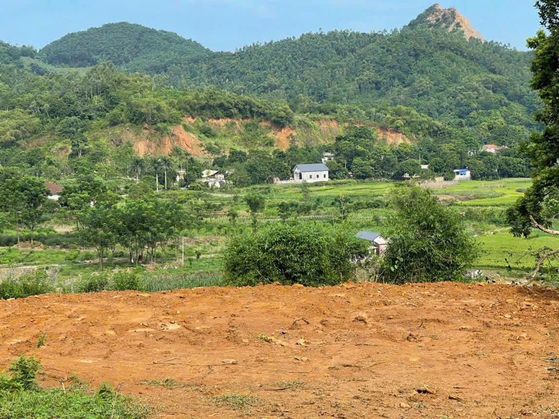 Bán đất khu vực Đồi Bù, Núi Bé, Chương Mỹ, Hà Nội. Dt 1700m có 300 ont, giá 7,5 tỷ. 3