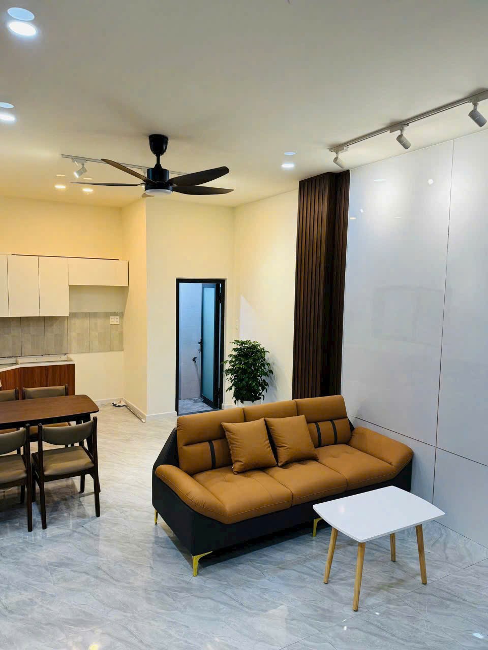 Nhà 84// Tân Sơn Nhì, q Tân Phú dt 40m2 1 lầu 2pn 3wc giá 5,6 tỷ