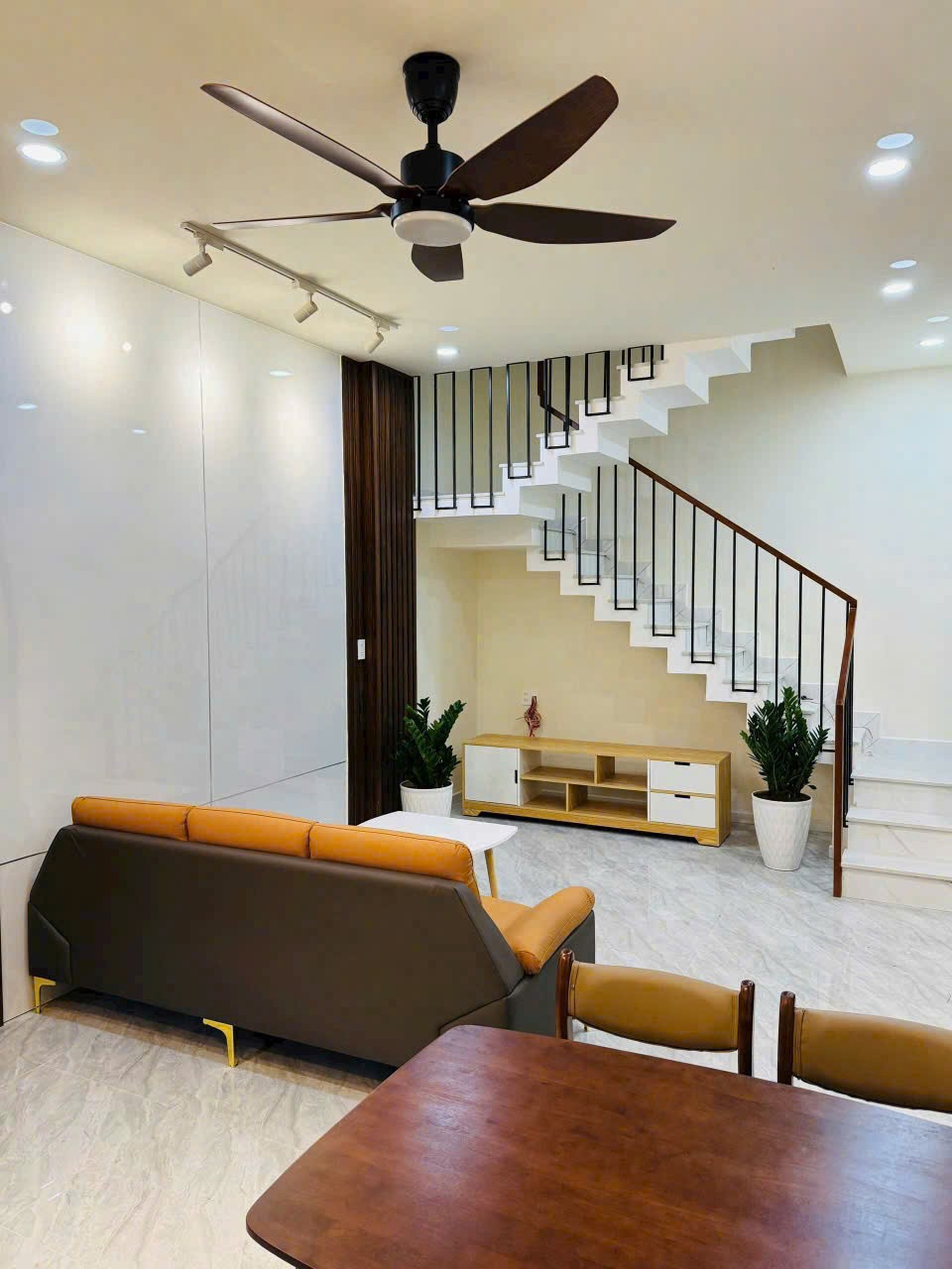 Nhà 84// Tân Sơn Nhì, q Tân Phú dt 40m2 1 lầu 2pn 3wc giá 5,6 tỷ 3