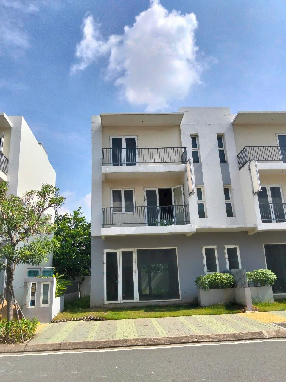 Cần bán Nhà mặt tiền Phường Phú Hữu, Quận 9, Diện tích 135m², Giá 08.8 Tỷ 3