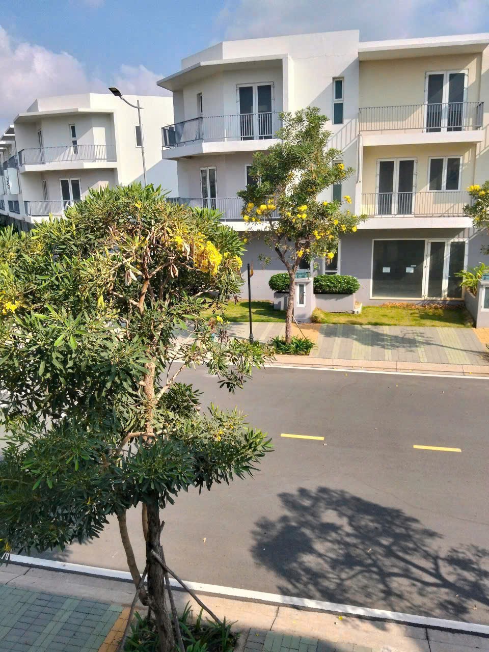 Cần bán Nhà mặt tiền Phường Phú Hữu, Quận 9, Diện tích 135m², Giá 08.8 Tỷ 6