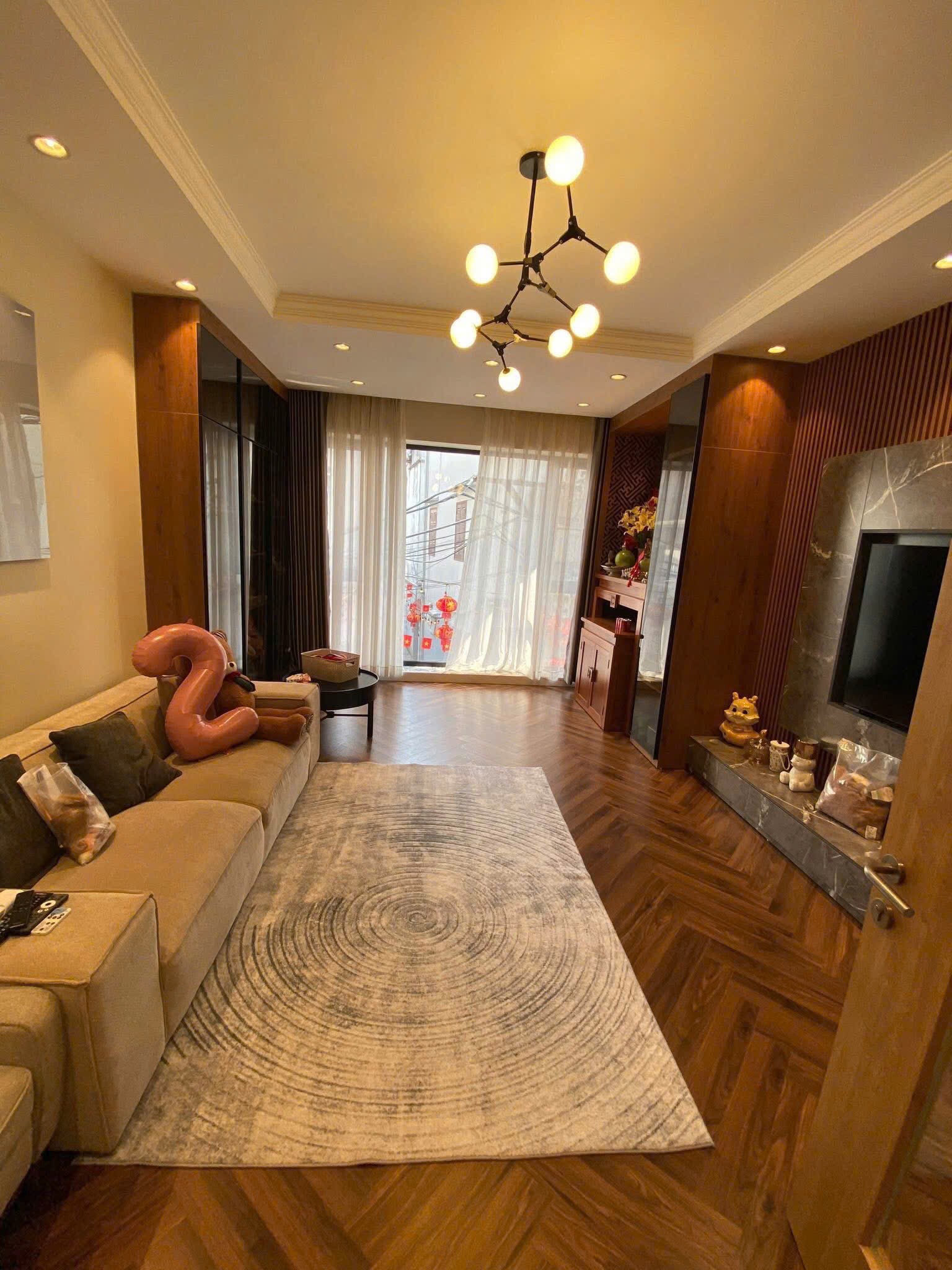 BÁN NHÀ NGUYỄN SƠN, LONG BIÊN, 6 TẦNG THANG MÁY – GARA Ô TÔ 7 CHỖ – FULL NỘI THẤT XỊN – NHÀ ĐẸP NỞ 2