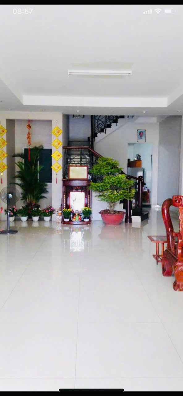 Nhà mặt tiền đường D1 khu nam long DT 156m, 4 tầng khu vip 3