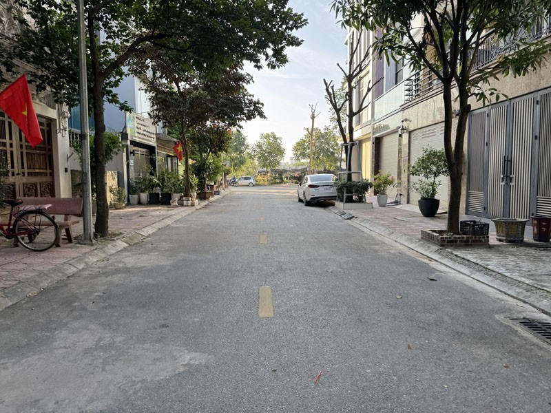 Bán đất đấu giá Việt Hưng - DT 74,9m2, đường 13m - Gần chợ Kim Quan & trường Tiểu học Đoàn Khuê