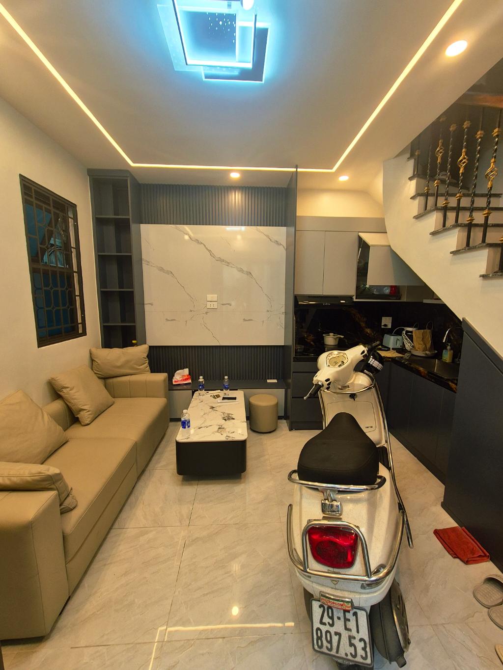 Bán nhà Tây Sơn, Đống Đa, lô góc, ngõ ô tô tránh 18m2, 4 tầng, Mt 4.5m, chỉ 5.6 tỷ
