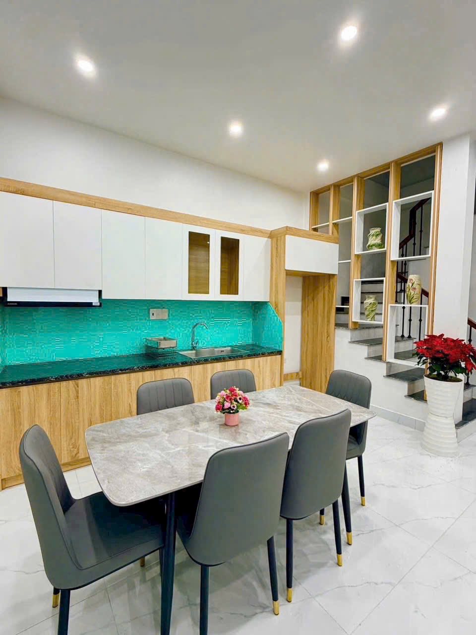 Bán 6 căn nhà ngõ phố Quyết Thắng, ph Bình Hàn, TP Hải DƯơng, 42m2, 3 ngủ, 3 tầng, giá chỉ từ 2.15
