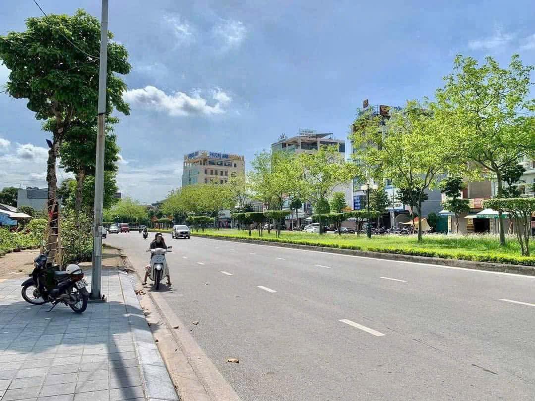 Bán lô đất mặt phố khu Vịt Cỏ Hồ Sen, ph Tân Bình, TP HD, 198m2, mặt tiền 27m, 13.x tỷ 2