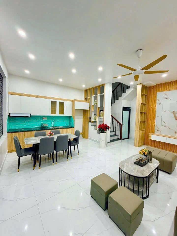Bán 6 căn nhà ngõ phố Quyết Thắng, ph Bình Hàn, TP Hải DƯơng, 42m2, 3 ngủ, 3 tầng, giá chỉ từ 2.15 2