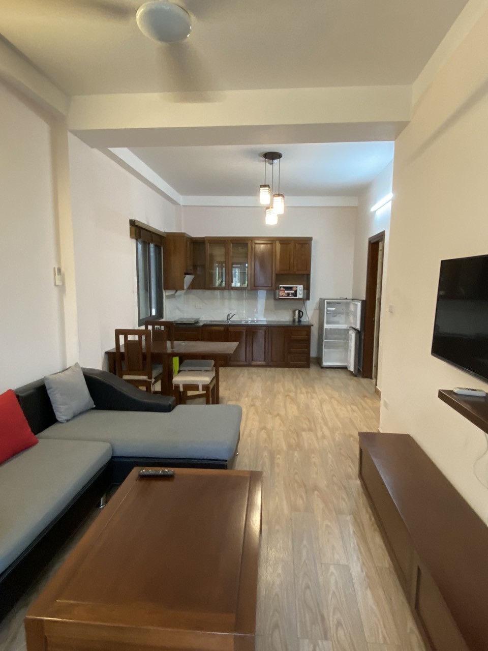 Chính chủ cho thuê Căn hộ dịch vụ giá rẻ 1N, 1K tại Ngõ 189 Hoàng Hoa Thám, Ba Đình. Chỉ 10tr
