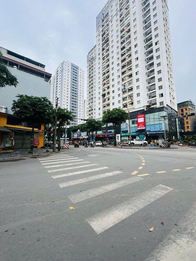 án nhà đẹp 3 tầng mặt phố Nguyễn Viết Xuân, 120m2, mặt tiền rộng 6.2m, vị trí VIP, kinh doanh