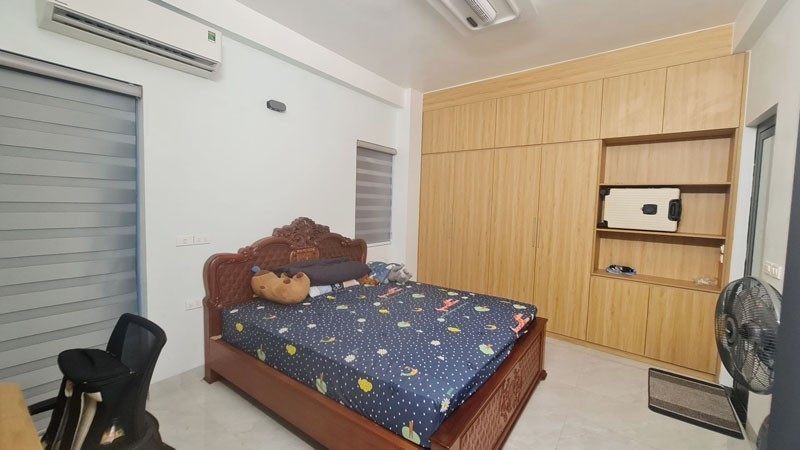 Hoa Hậu Lê Xá - Bát Tràng: 63,3m2 nhà 5 tầng thang máy, lô góc thoáng, đường ô tô tránh 4