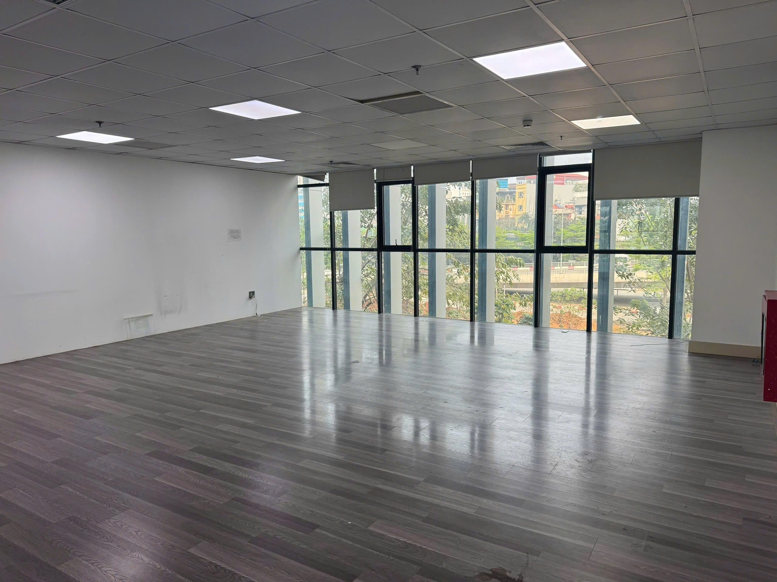 VĂN PHÒNG 430M2 MẶT TIỀN NGÃ TƯ HOÀNG QUỐC VIỆT VỚI GIÁ ALL-IN CỰC HỢP LÝ 2