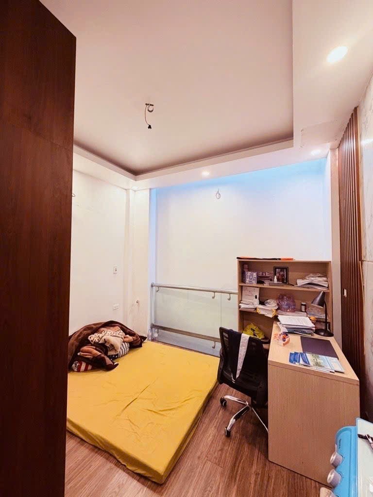 BÁT KHỐI – Ô TÔ ĐỖ CỬA – FULL NỘI THẤT – 2 THOÁNG 5