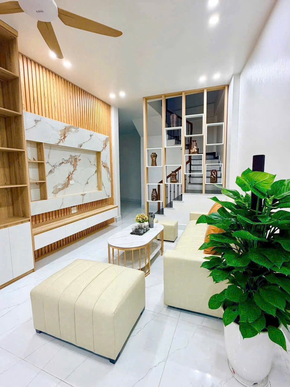 Bán 6 căn nhà ngõ phố Quyết Thắng, ph Bình Hàn, TP Hải DƯơng, 42m2, 3 ngủ, 3 tầng, giá chỉ từ 2.15 3
