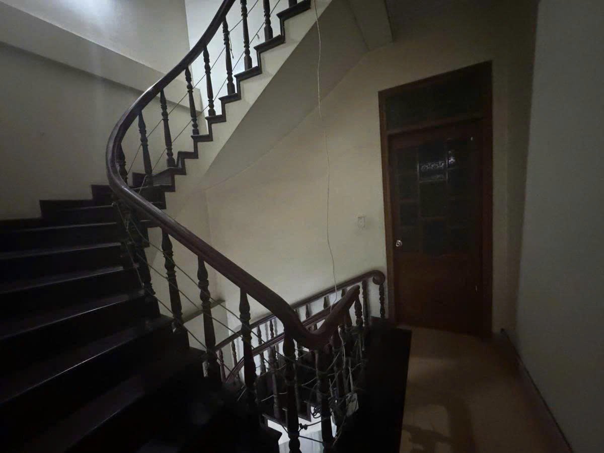 Bán gấp nhà 4 tầng mặt đường Chiến Thắng, 65m2, mặt tiền 4m, 2 mặt đường ô tô, vị trí đẹp, 2