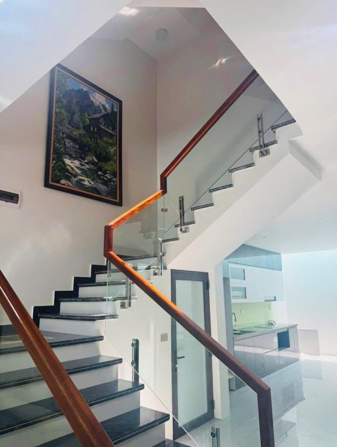 Bán căn nhà 3.5 tầng mặt phố KĐT Tân Phú Hưng, TP Hải Dương, 67.5m2, mt 4.5m, 4 ngủ 3