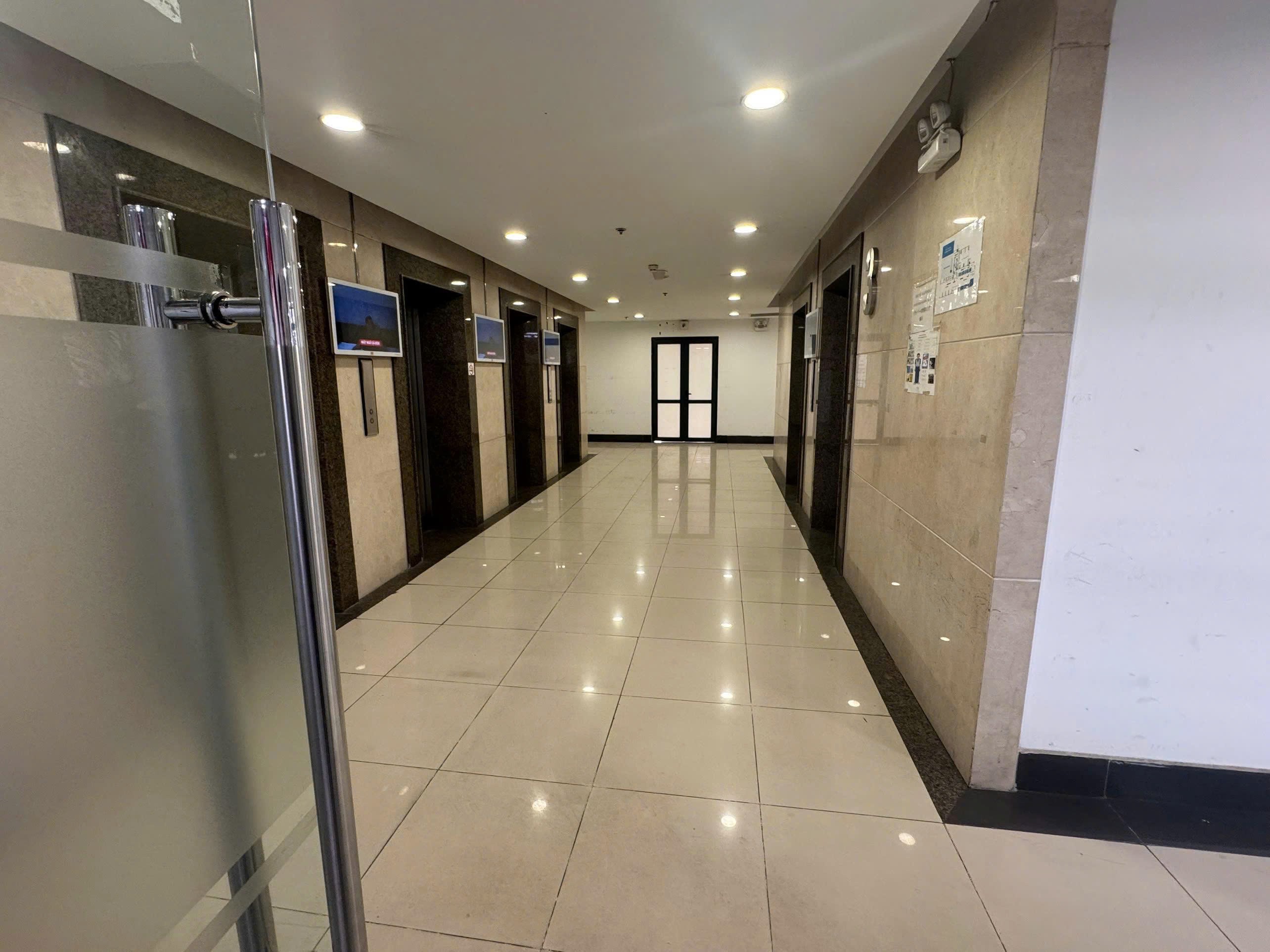 VĂN PHÒNG 430M2 MẶT TIỀN NGÃ TƯ HOÀNG QUỐC VIỆT VỚI GIÁ ALL-IN CỰC HỢP LÝ 12