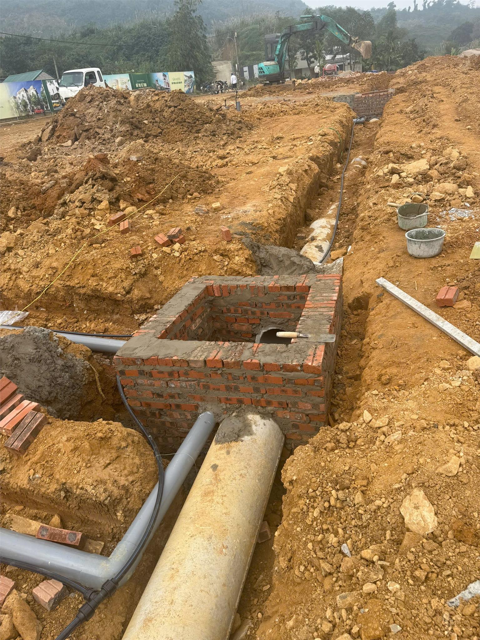 Tôi cần bán mảnh đất đẹp 100m2, mặt tiền 5,97m, đường rộng 15m tại Phú Cát, Hà Nội, giá 2,2 tỷ. 5
