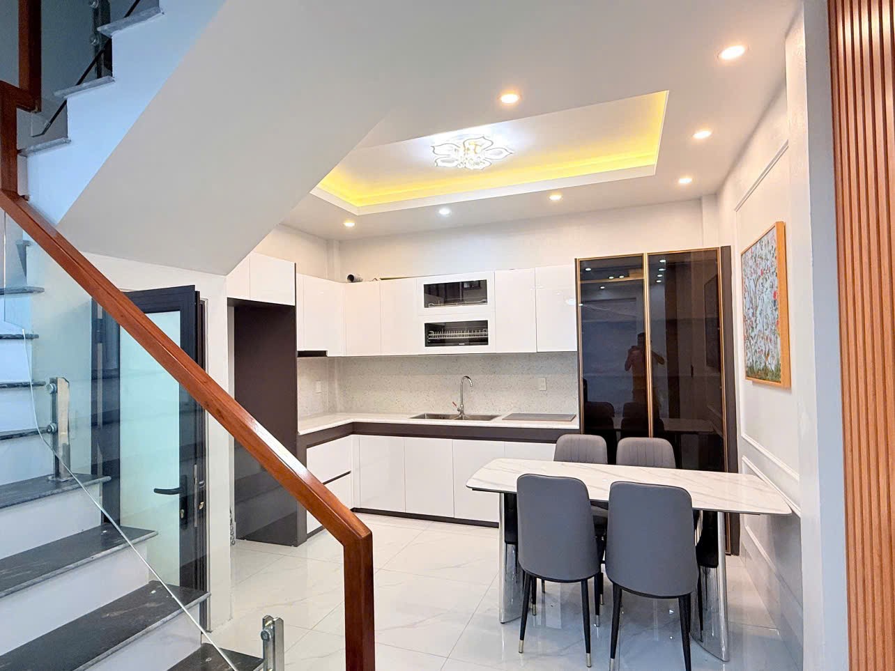 Bán nhà 3 tầng, 36m2 tại Trần Lãm, TP. Thái Bình, giá 2.4xx tỷ, sổ đỏ chính chủ. LH: 0964386960 3