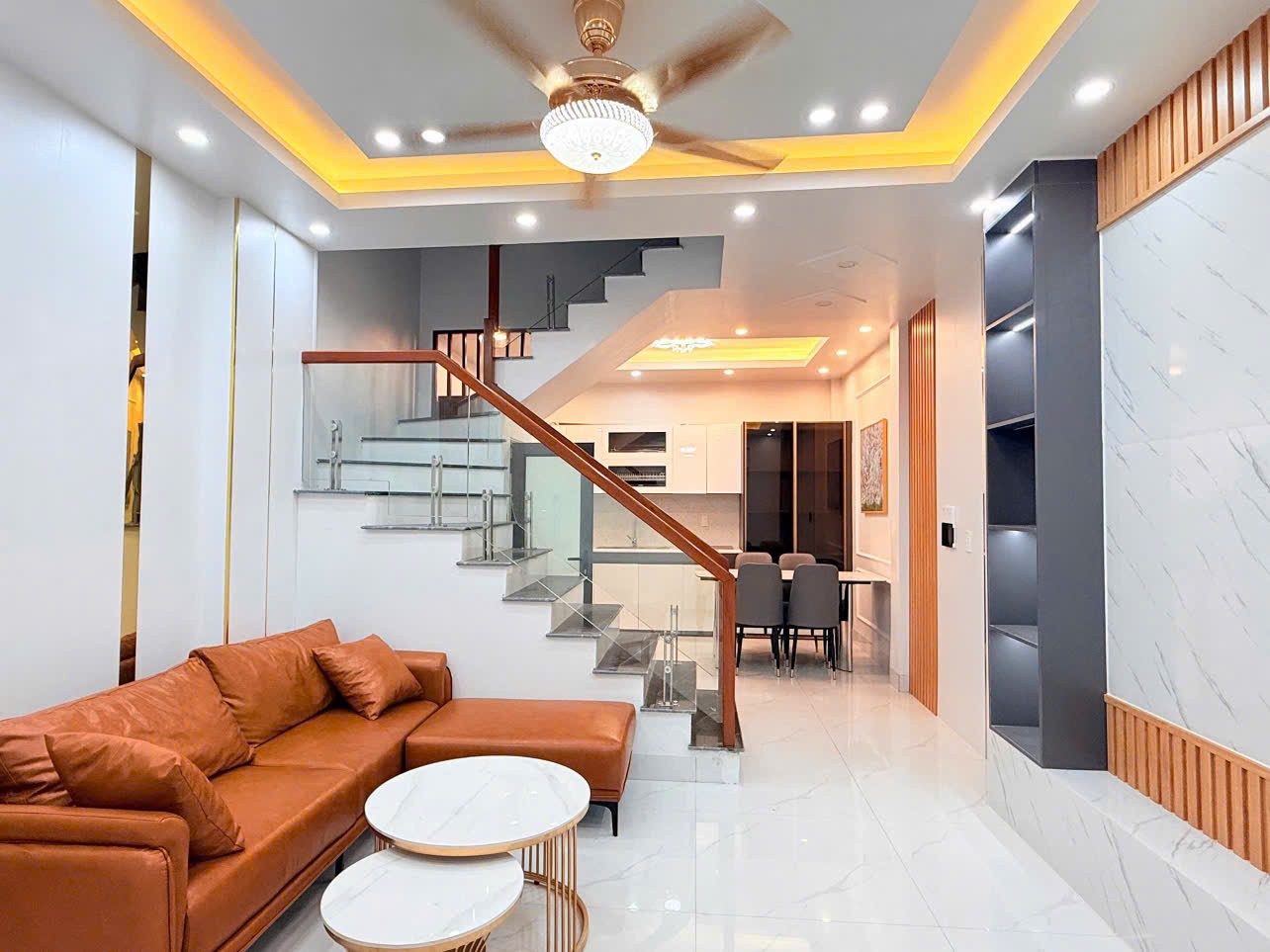 còn duy nhất 1 căn 3 tầng kì bá gần chất lượng cao, đẹp, thoáng, cách mặt đường phan bá vành 15m 4