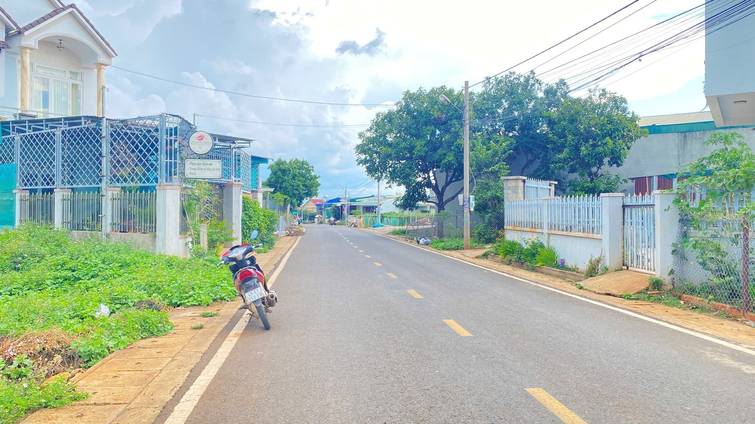 Tổng 4.200m2 ( ngay khu trung tâm sầm uất của đức trọng, lâm đồng ) 2