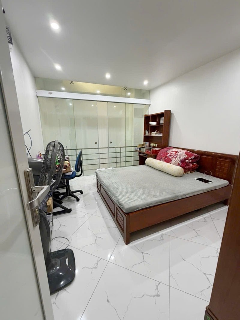 Hiếm có khó tìm trong phân khúc! 47,6m2 nhà 5 tầng, mặt phố An Đào A - kinh doanh sầm uất 2