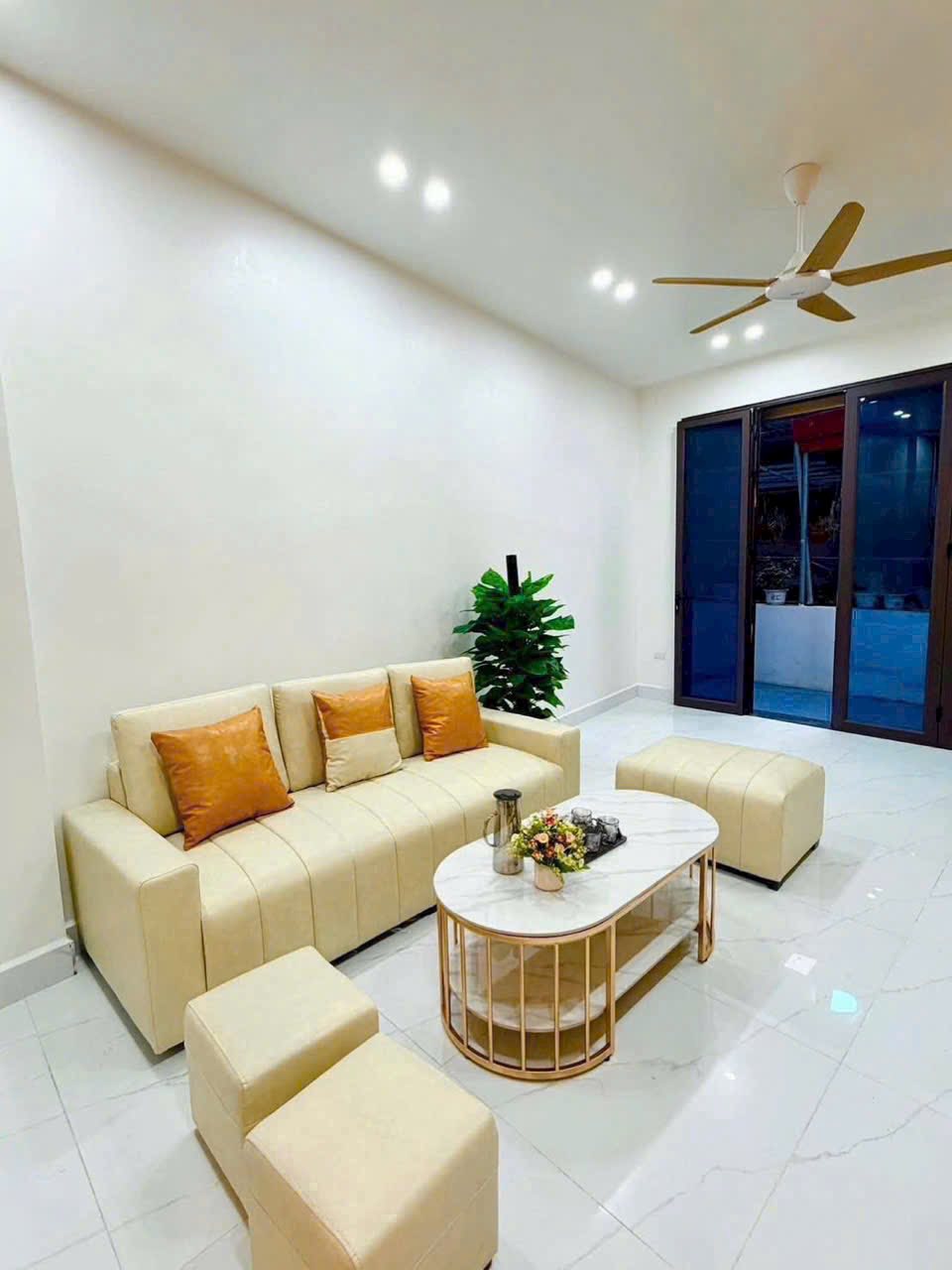 Bán 6 căn nhà ngõ phố Quyết Thắng, ph Bình Hàn, TP Hải DƯơng, 42m2, 3 ngủ, 3 tầng, giá chỉ từ 2.15 4