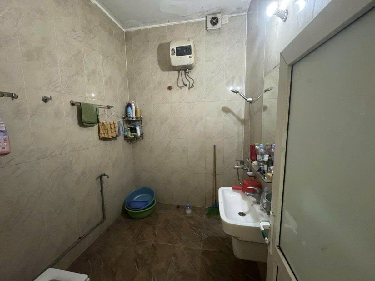 Bán gấp nhà 4 tầng mặt đường Chiến Thắng, 65m2, mặt tiền 4m, 2 mặt đường ô tô, vị trí đẹp, 3