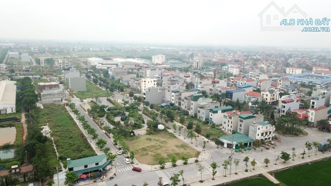 Bán đất khu thương mại Ghẽ - Tân Trường, đất kinh doanh giá 5.x tỷ 3