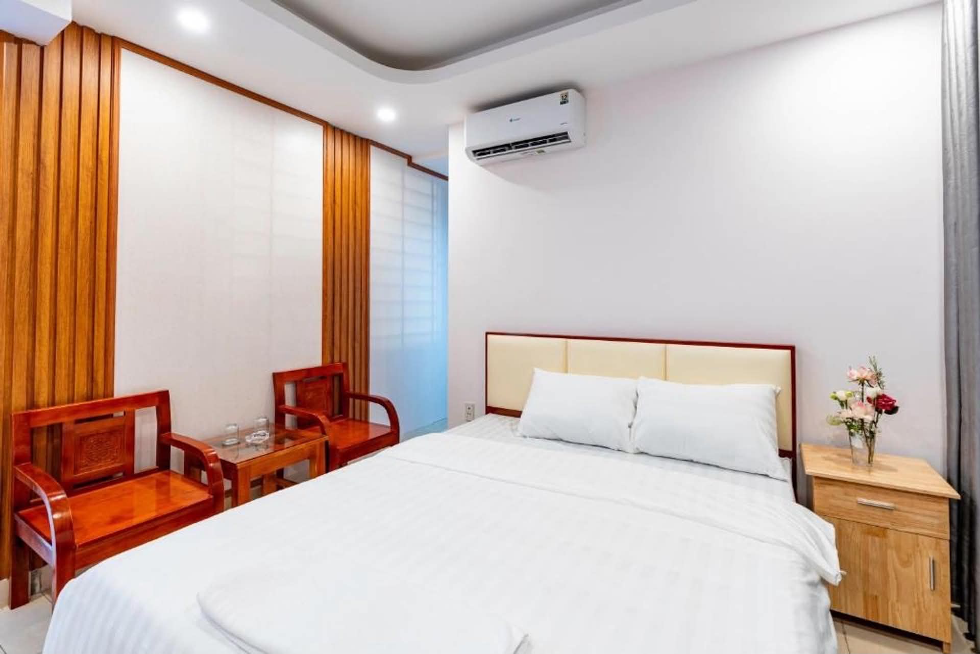 khách sạn Cổ Linh, dòng tiền ổn định 1.2tỷ/năm ,vỉa hè, ôtô dừng đỗ ngày đêm 5