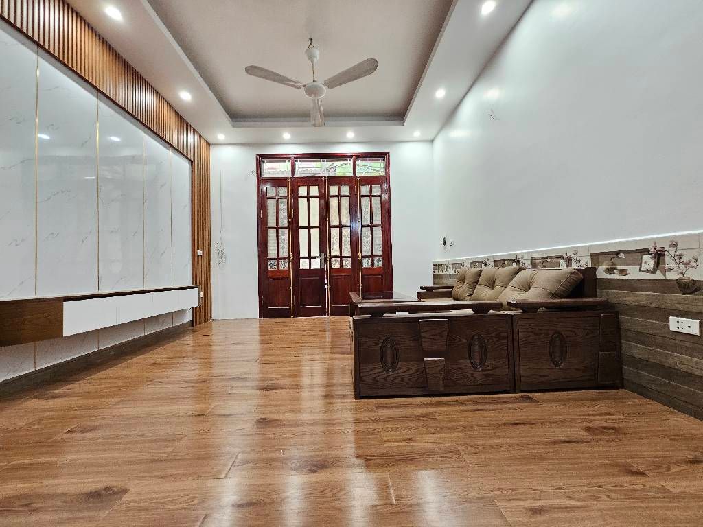 Cần bán Nhà mặt tiền đường Thạch Bàn, Phường Thạch Bàn, Diện tích 36m², Giá 7.55 Tỷ 2
