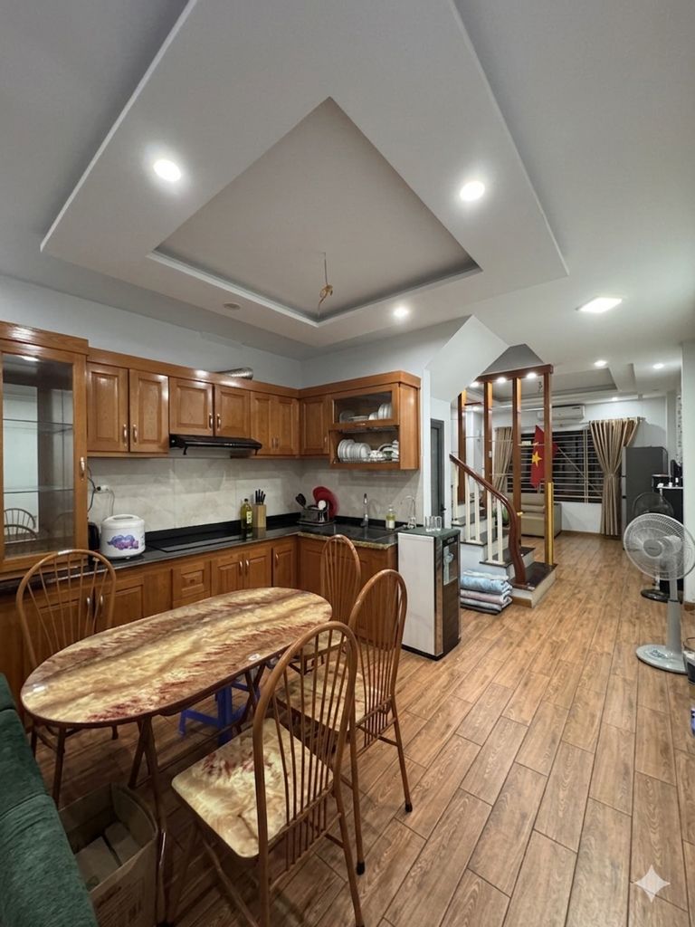 Cần bán Nhà mặt tiền đường Yên Duyên, Phường Yên Sở, Diện tích 42m², Giá 11.2 Tỷ 2